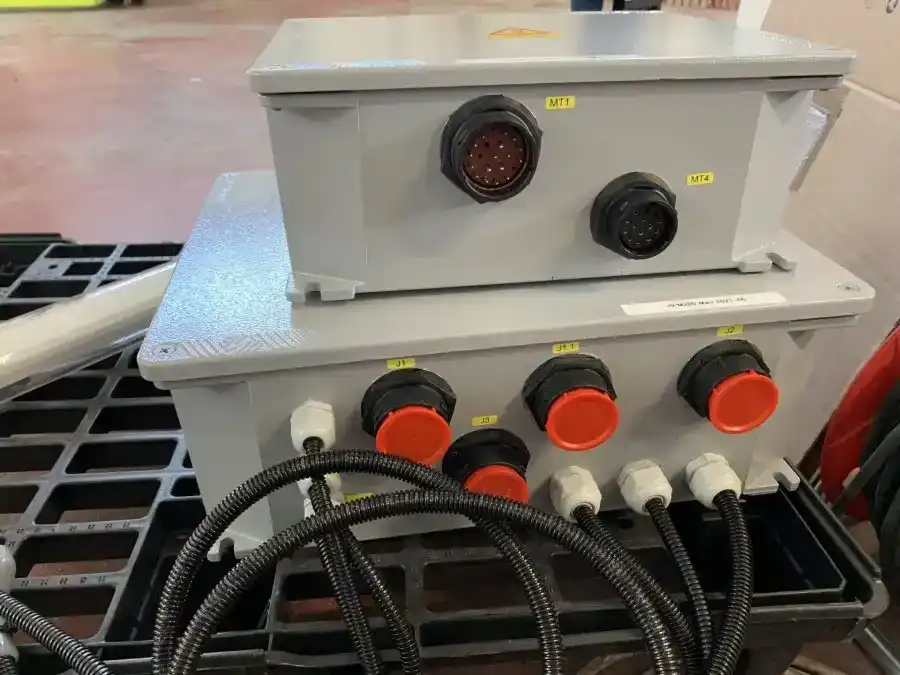 Cassette elettriche bordo macchina