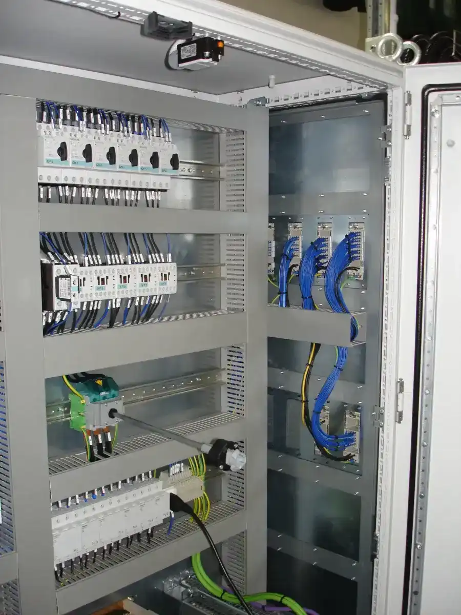 Macchina tornitrice CNC